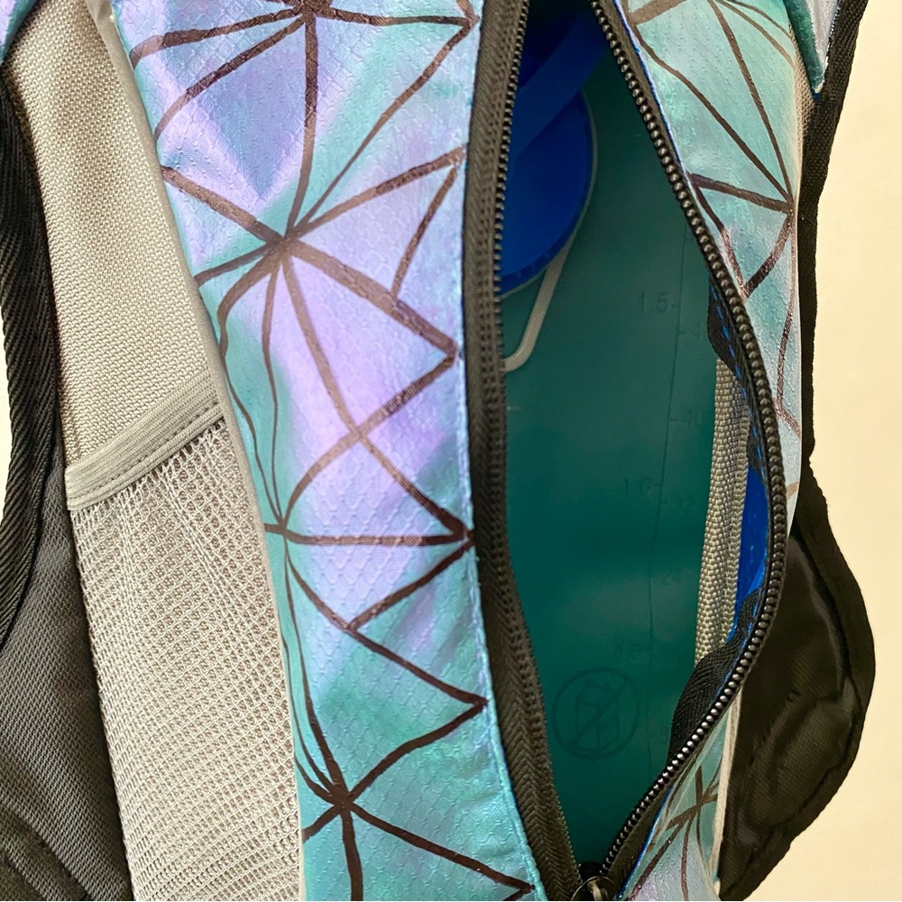 Colorshift Holographic Aduro Sport Water Hydration Backpack Hiking Walking - Picture 7 of 8